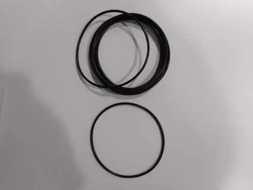 Schwarze O-Ringe in verschiedenen Größen, gestapelt und nebeneinander gelegen, passend für Dichtungen von Remeha-Produkten.